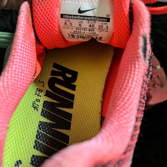 NIKE - Picture 3 of 3